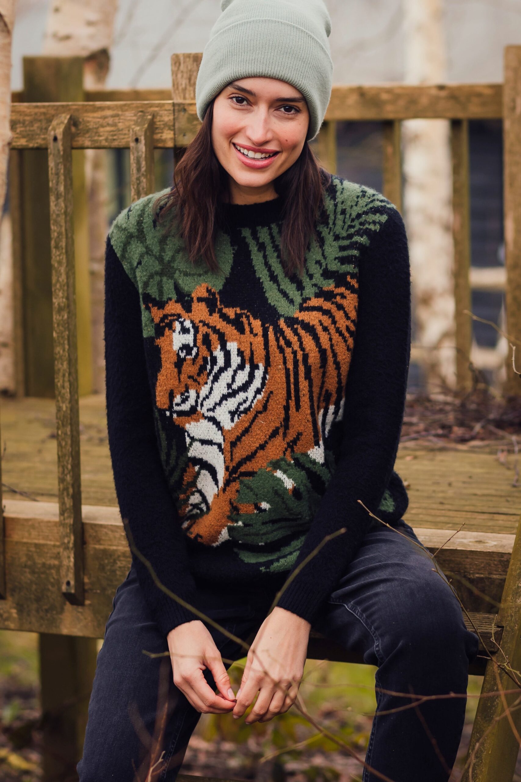 Rayna Jumper Black Tiger Palms Borderfree